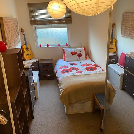 35 Mins To Central London. 3 Bedrooms. 2 Bathrooms With Garden מראה חיצוני תמונה