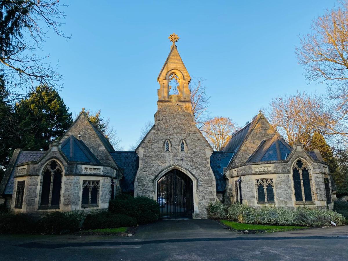 35 Mins To Central London. 3 Bedrooms. 2 Bathrooms With Garden מראה חיצוני תמונה